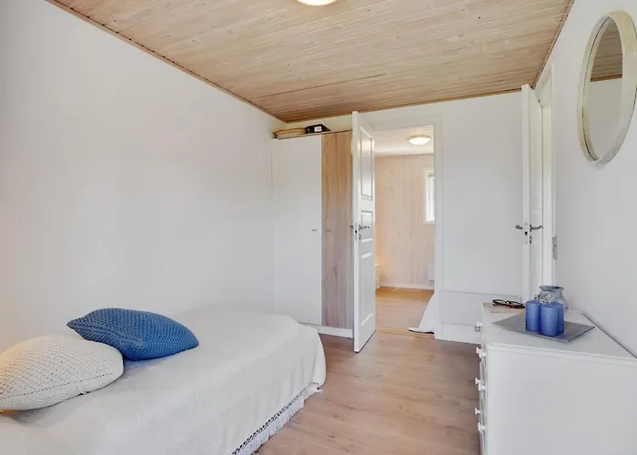 Josefiina - 450m To The Fjord By Interhome
